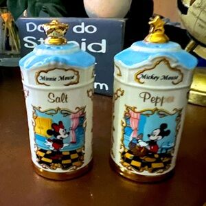 Adorable Mint condition Vintage 1997 Lenox Salt & Pepper Minnie & Mickey Mouse